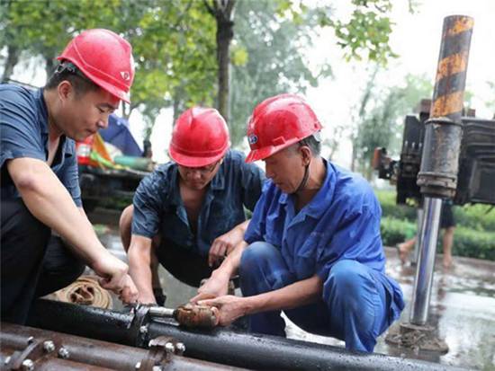 荊州熱水器漏水什么原因_熱水器旁邊漏水